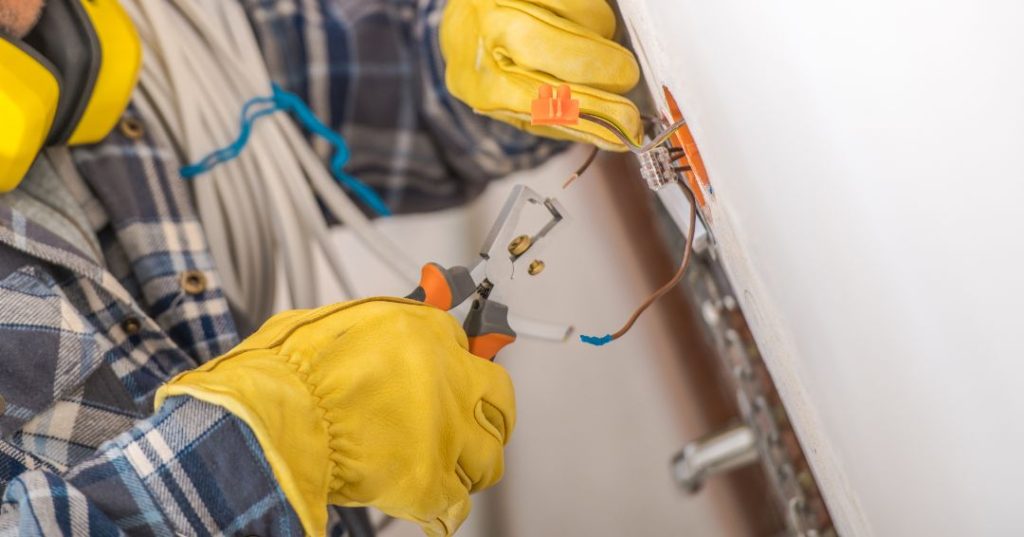 Consertos e manutenções elétricas em Florianópolis